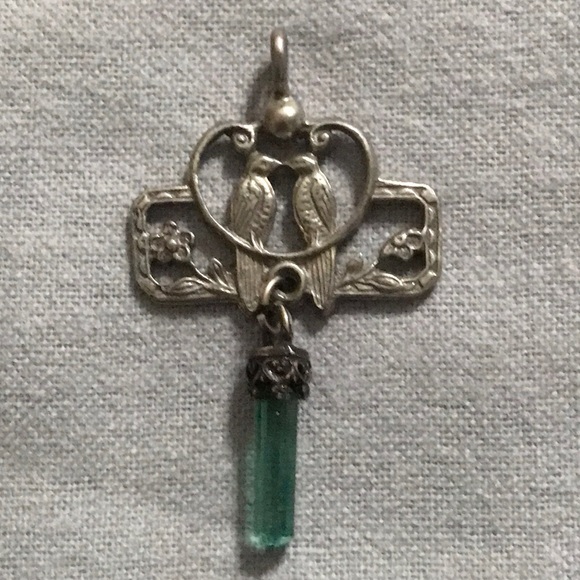 Vintage Lovebirds pewter pendant W/Emrald Crystal - Picture 2 of 6